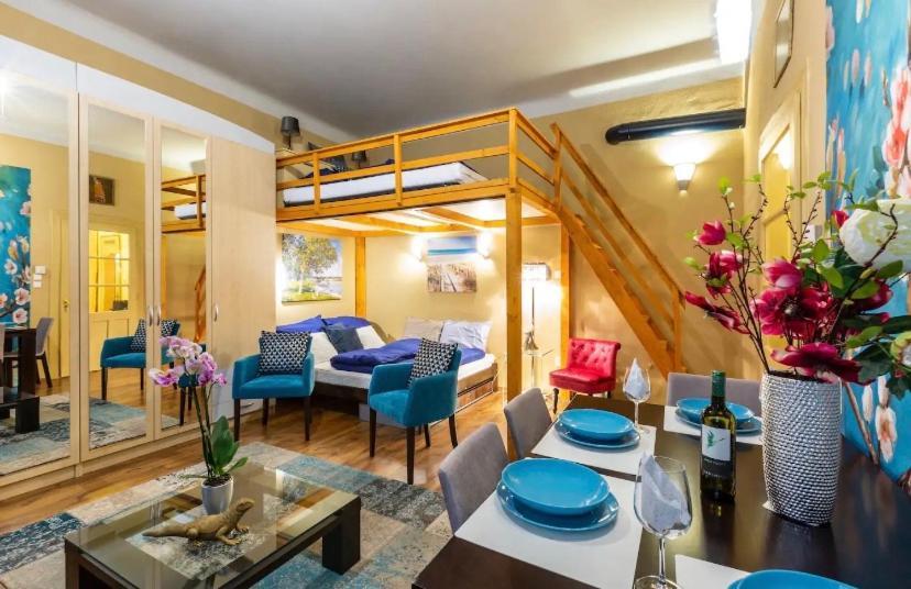 Cherry Blossom Designer Apartment In The Center With Free Parking Будапеща Екстериор снимка