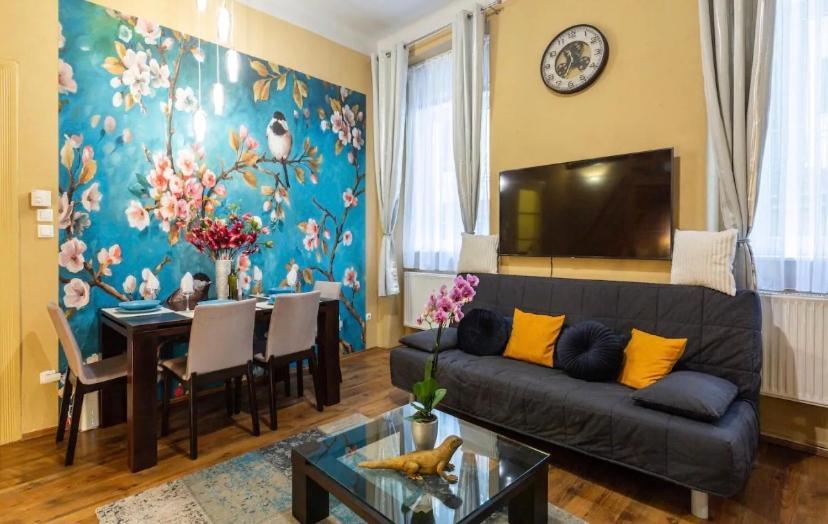 Cherry Blossom Designer Apartment In The Center With Free Parking Будапеща Екстериор снимка